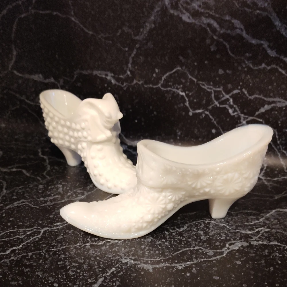 2 Fenton Shoe Slippers Daisy And Button And Cat Hobnail Patterns Milk - Picture 2 of 7